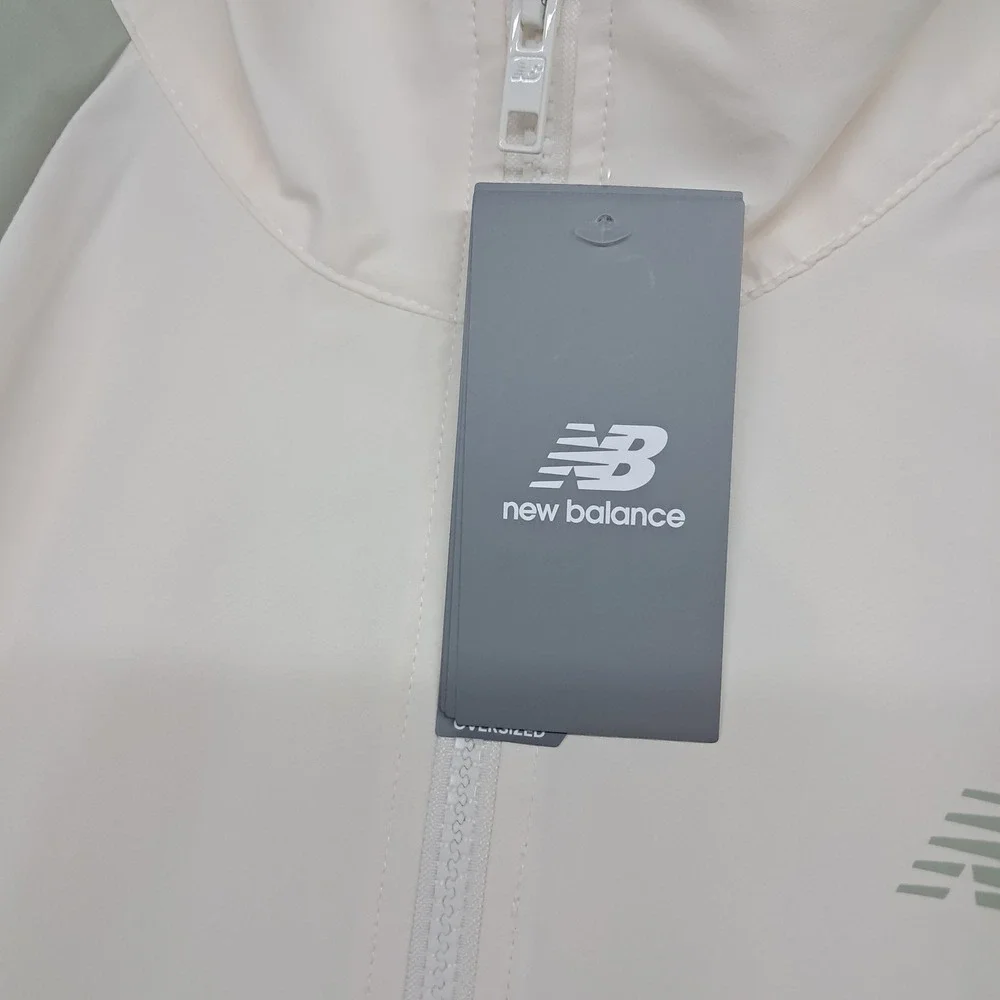 NWT New Balance Graphic Woven Jacket Women's Medium Cream Green Water Defy‎
